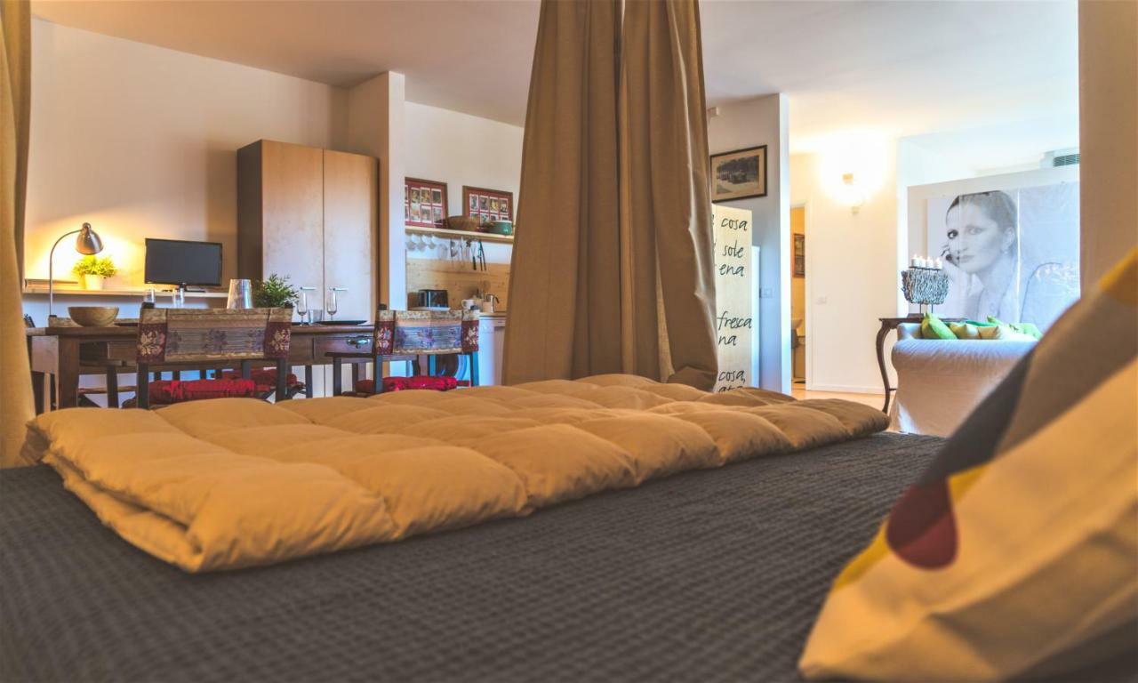 Latta Luxury Loft With Terrace Apartment Lucca Bagian luar foto